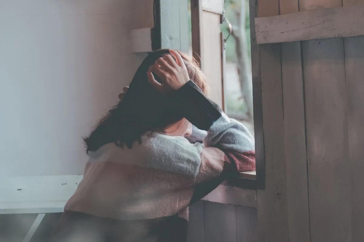 Dışarıdan Her Şey Yolunda Görünüyor: Yüksek İşlevli Depresyonun Sessiz Gerçeği
